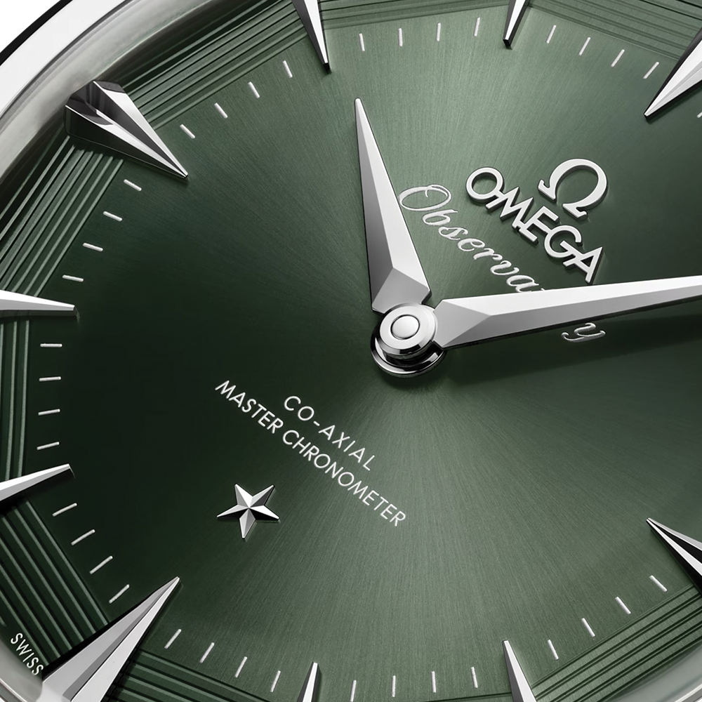 Constellation Observatory 39.4mm - Green on Leather Strap