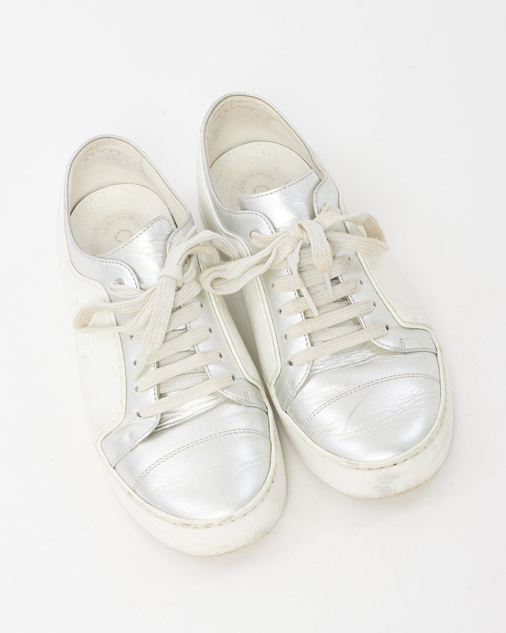 Chanel White Leather and Silver CC Logo Low-Top Sneakers - 36