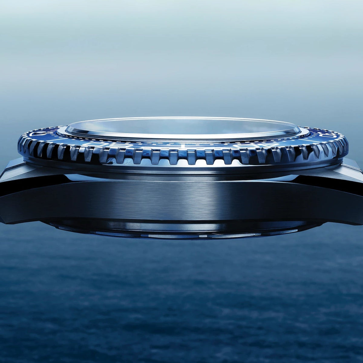 Seamaster Planet Ocean 600M 42mm - Black and Blue on Bracelet